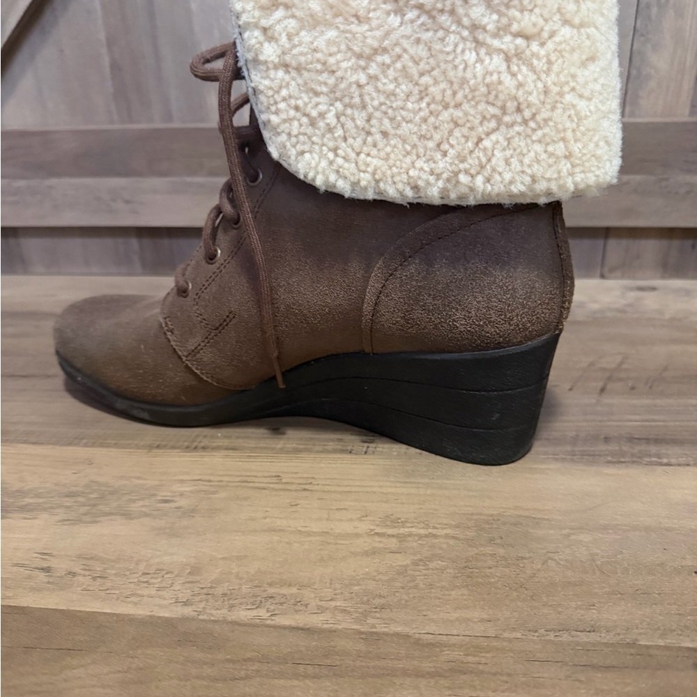 UGG® Women's Zea Leather Uptown Wedge Boots Size 11 - Picture 6 of 8